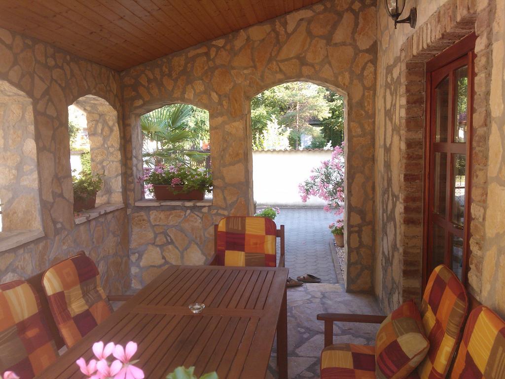 Mediterrán Apartmanház Szántód Exterior foto
