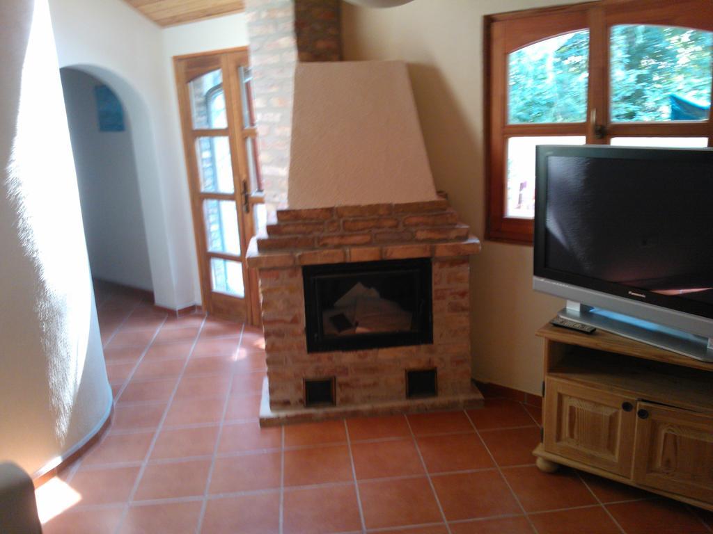 Mediterrán Apartmanház Szántód Exterior foto