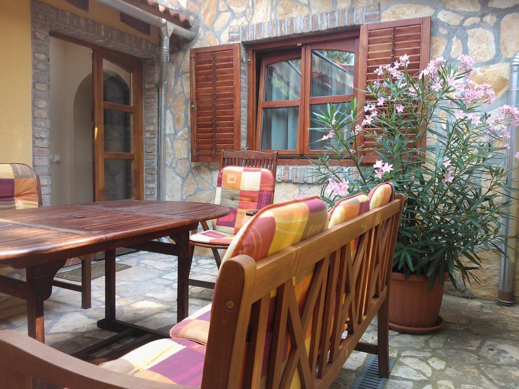 Mediterrán Apartmanház Szántód Exterior foto